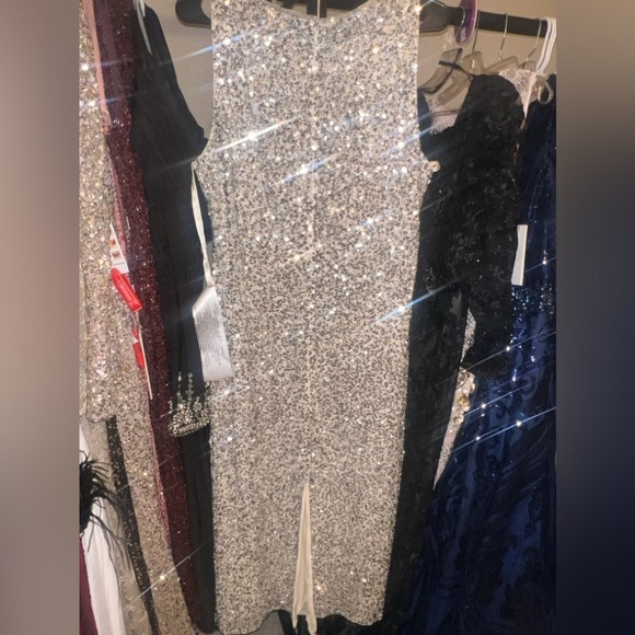 Mac Duggal 5526 NWT SLEEVELESS SEQUINED MIDI SHEATH DRESS - Picture 5 of 10